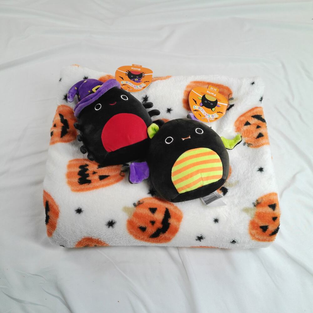 Squishmallows Bella Spider & Fariq Bat Halloween Plush Pair With Pumpkin Blanket